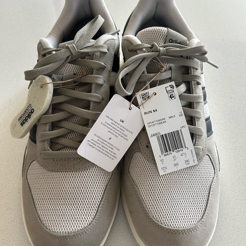Adidas Men's Light Gray Sneakers